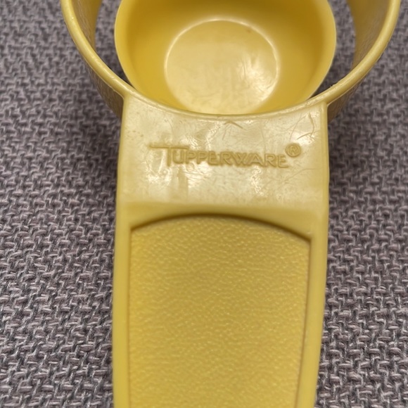 Set of 2 Vintage Tupperware YELLOW Egg Separator & Citrus Peeler - Picture 2 of 5